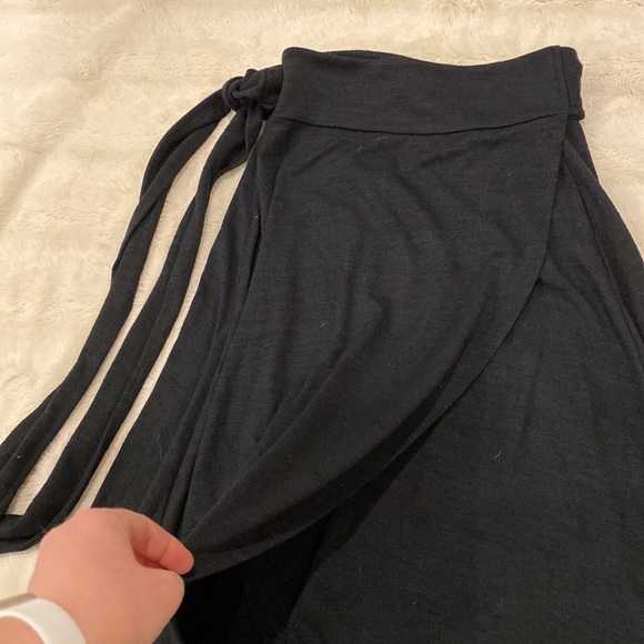 Gap | Black Softspun Knit Wrap Midi Skirt Black | Size XS - Picture 3 of 3